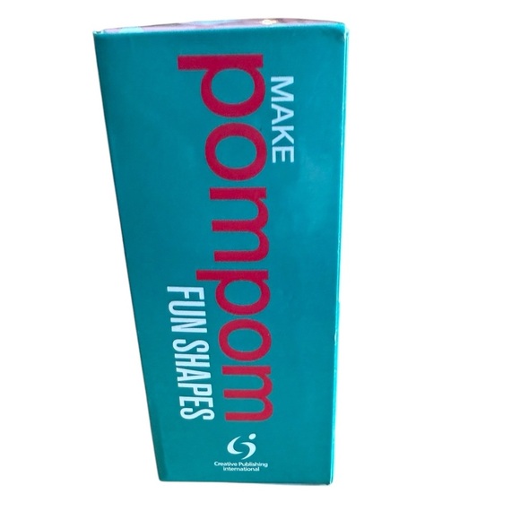 POM POM Creative Craft Kit featuring a 16 page book with instructions and ideas - Picture 3 of 5